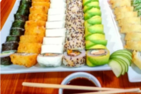 ¡Imperdible! ¡No te quedes sin estas ricas 70 piezas de selección! — Expréss Sushi Macul